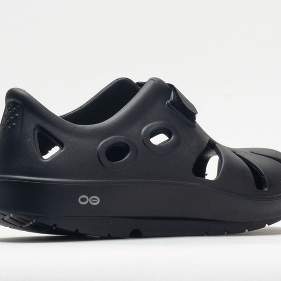OOFOS Men's Black Slip-On Sandals - Picture 2 of 8